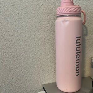 Lululemonon waterbottle
